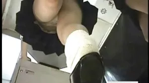 Natural Tits smut със страхотните porno lizbiiki Емили Бендър и Евелина Дарлинг от Smut Puppet