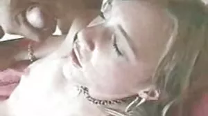 Страпон взрив с възбудена Cecilia Lion xxx klipove и Scarlit Scandal от Slayed